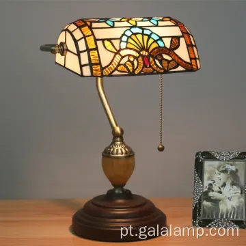 Luzes bancários europeus para o ambiente nostálgico